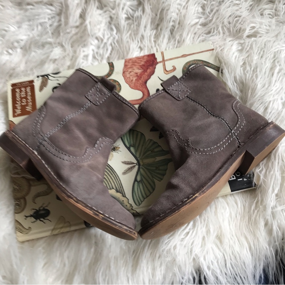 Clarks Suede Leather Shearling Lined Booties‎